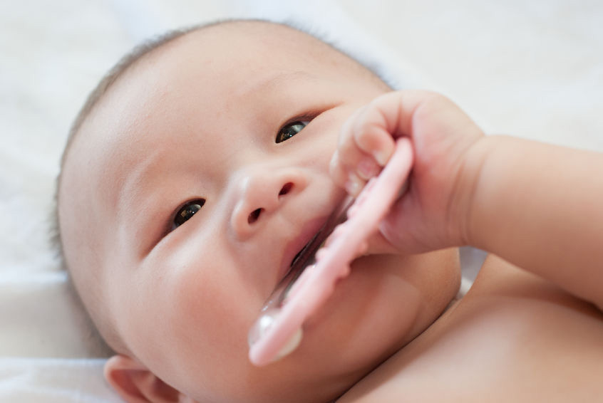 Bunda, Yuk Cari Tahu Apa Saja Ciri-Ciri Anak Tumbuh Gigi! Look Out for These Signs of Baby Teething